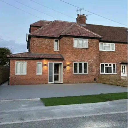 Luxury Haxby House Дом отдыха